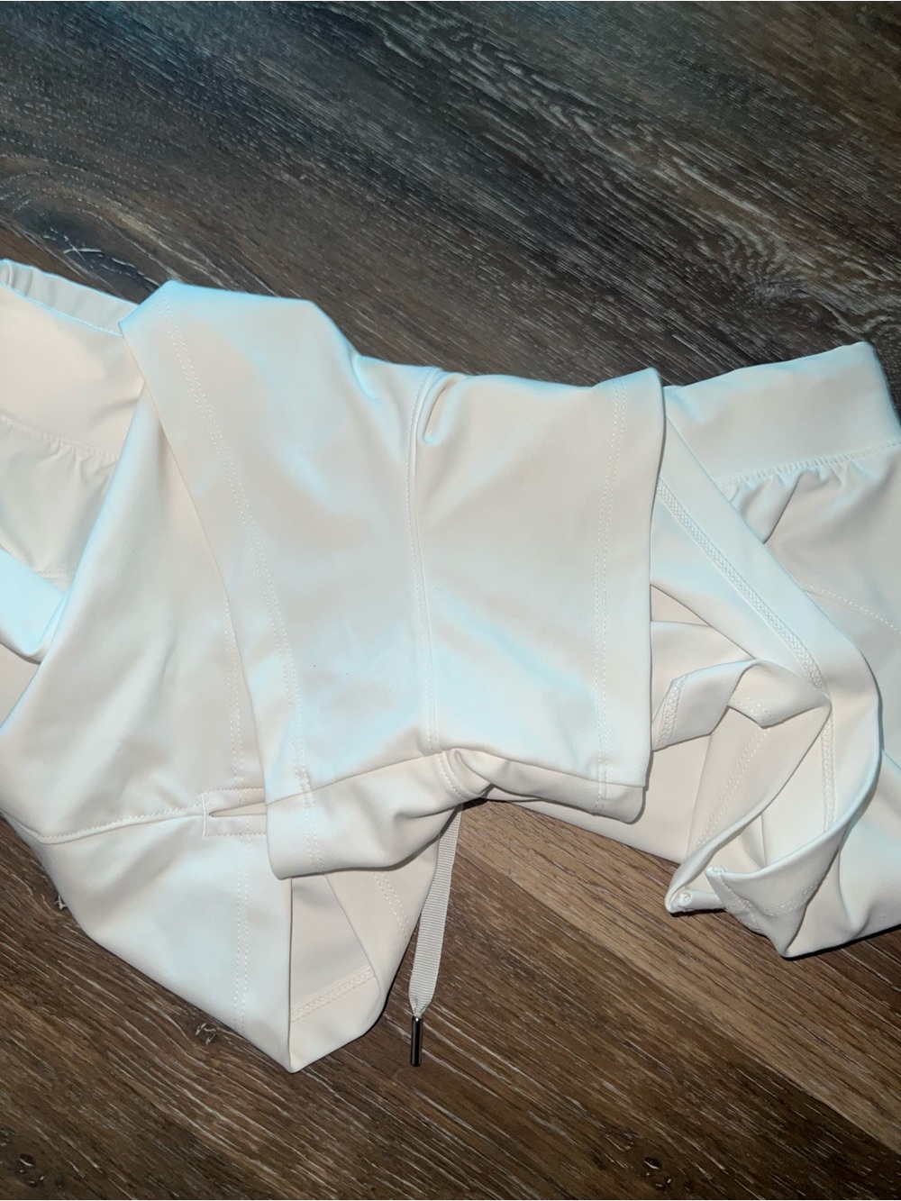 Old Navy White Women's Athletic Drawstring Shorts - Picture 3 of 4